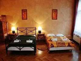 Old Town Studios Bed And Breakfast