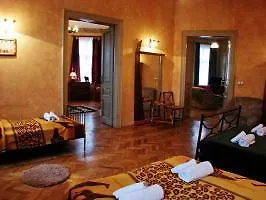 Old Town Studios Bed And Breakfast